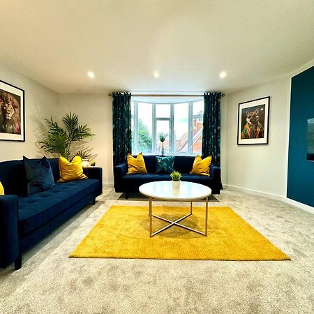 Amazing Large 3 Bedroom Apartment - Sleeps 8! Борнмут Экстерьер фото