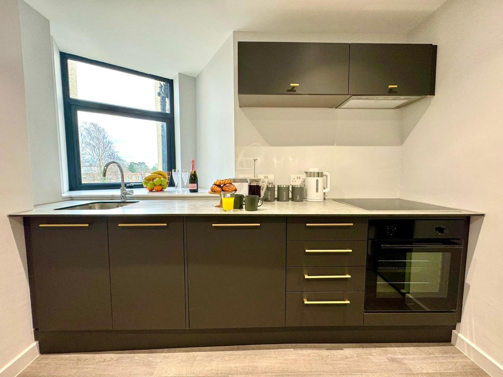 Amazing Large 3 Bedroom Apartment - Sleeps 8! Борнмут Экстерьер фото